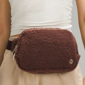 Lululemon Everywhere Belt Bag